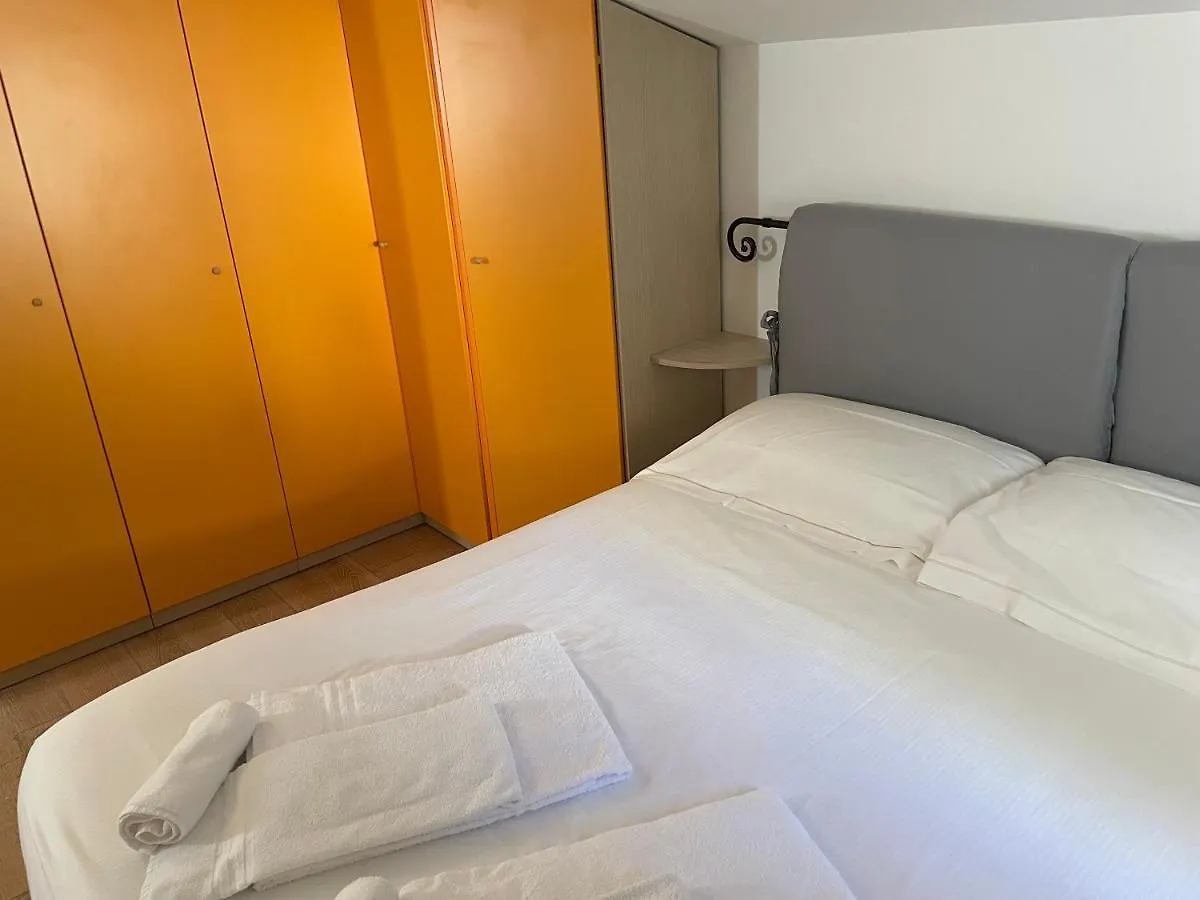Guest house Confortevole Camera Matrimoniale A 500 Mt Dal Mare Marina Di Carrara Italy
