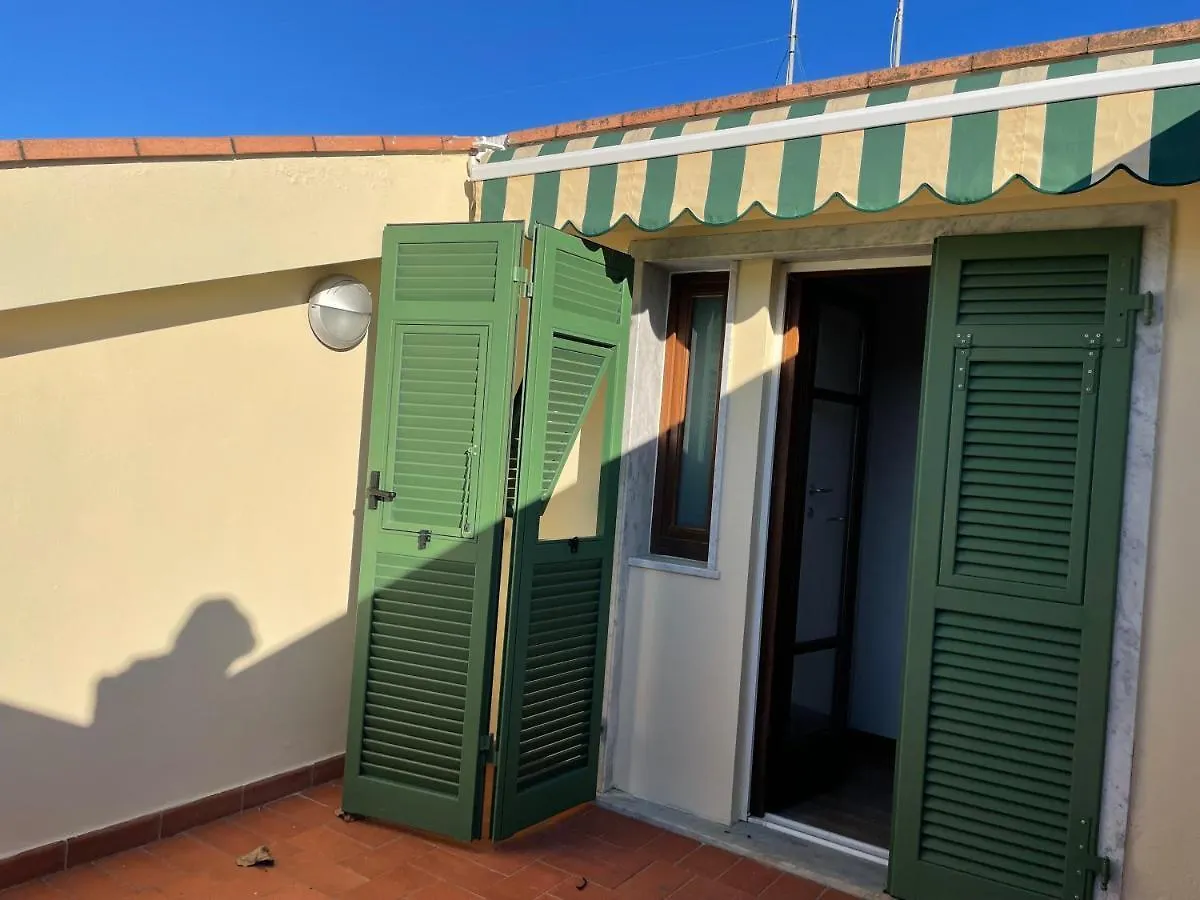 Guest house Confortevole Camera Matrimoniale A 500 Mt Dal Mare Marina Di Carrara